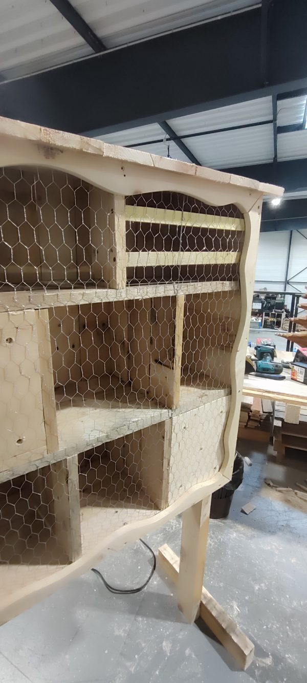 Hôtel à insectes en bois recyclé – Fabrication artisanale et personnalisable – Image 2